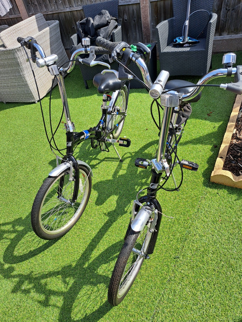 Pair of folding bikes Aktiv A6 by Raleigh - Never used.