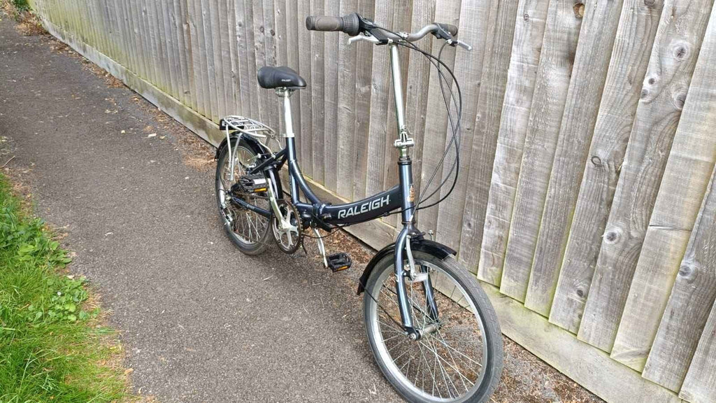 Lightweight Aluminium Raleigh Swift Folding Bike is in good condition