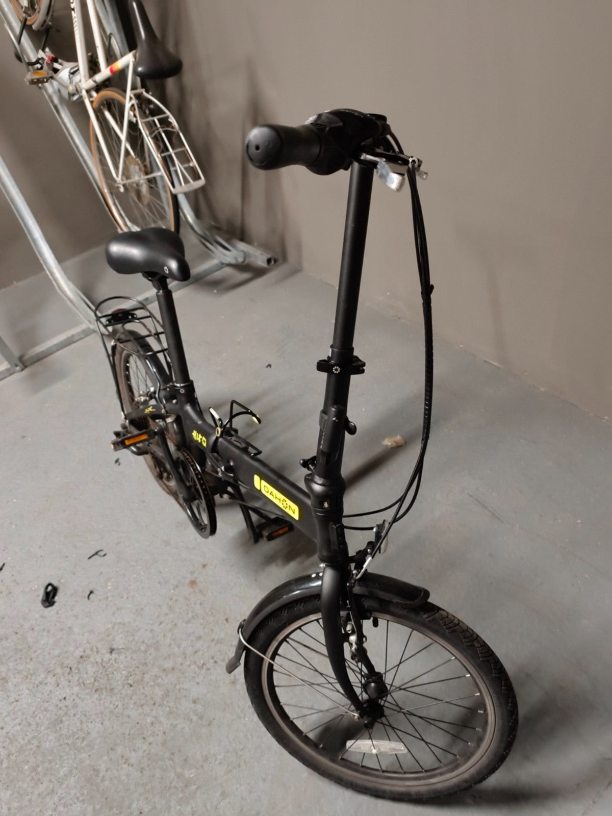 Dahon Hit 20" Wheels 11.6 kg Compact Unisex Matt Black Folding Bike