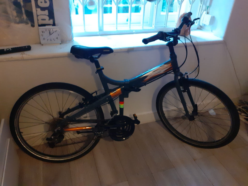 Docklands Folding Peddle Bike 1824, 700 T6, 26 inch Wheels, Used Condition.