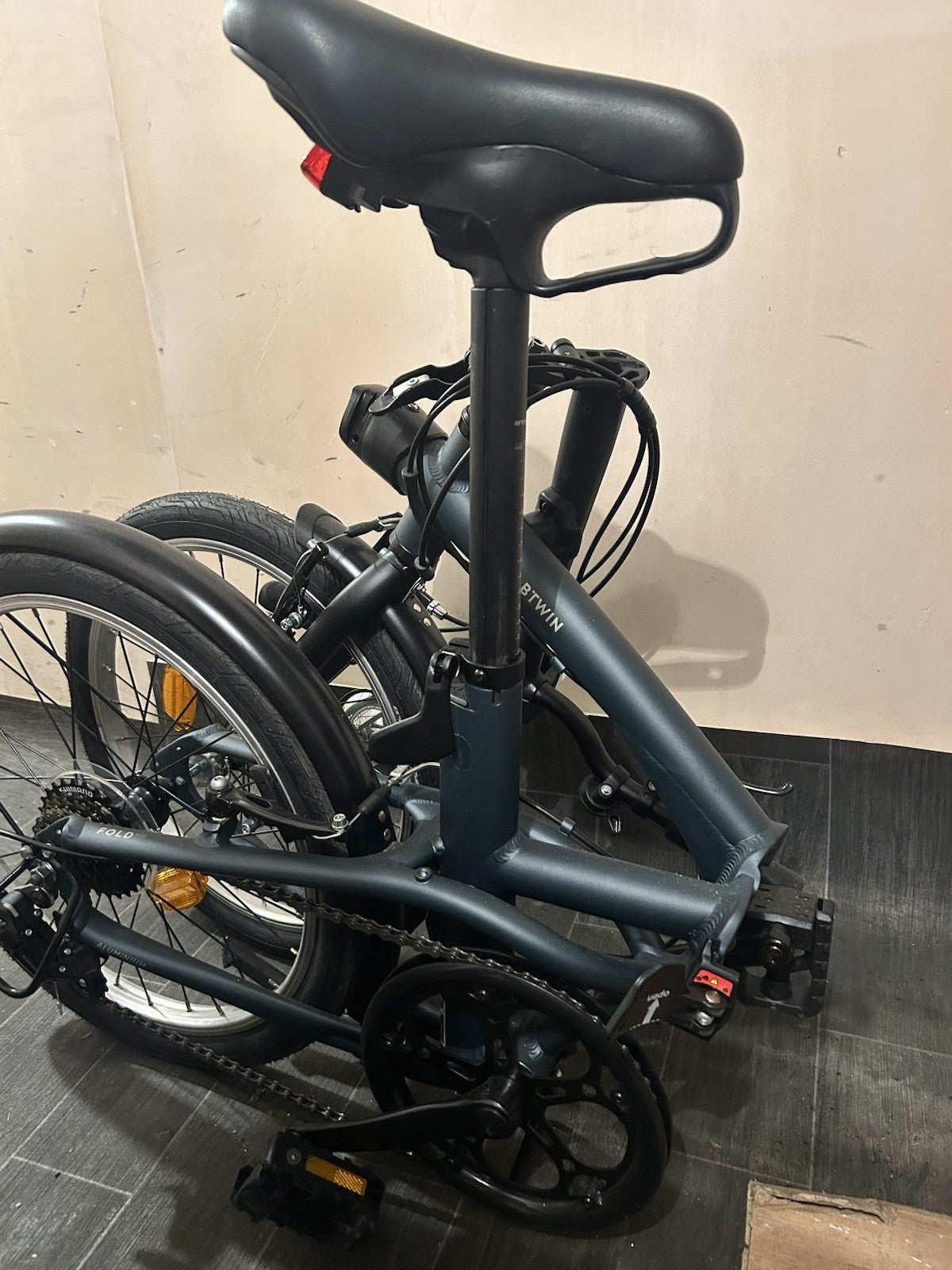 B'TWIN Folding Bike 20in Black, Mudguards, Lights/Reflectors, V-Brake