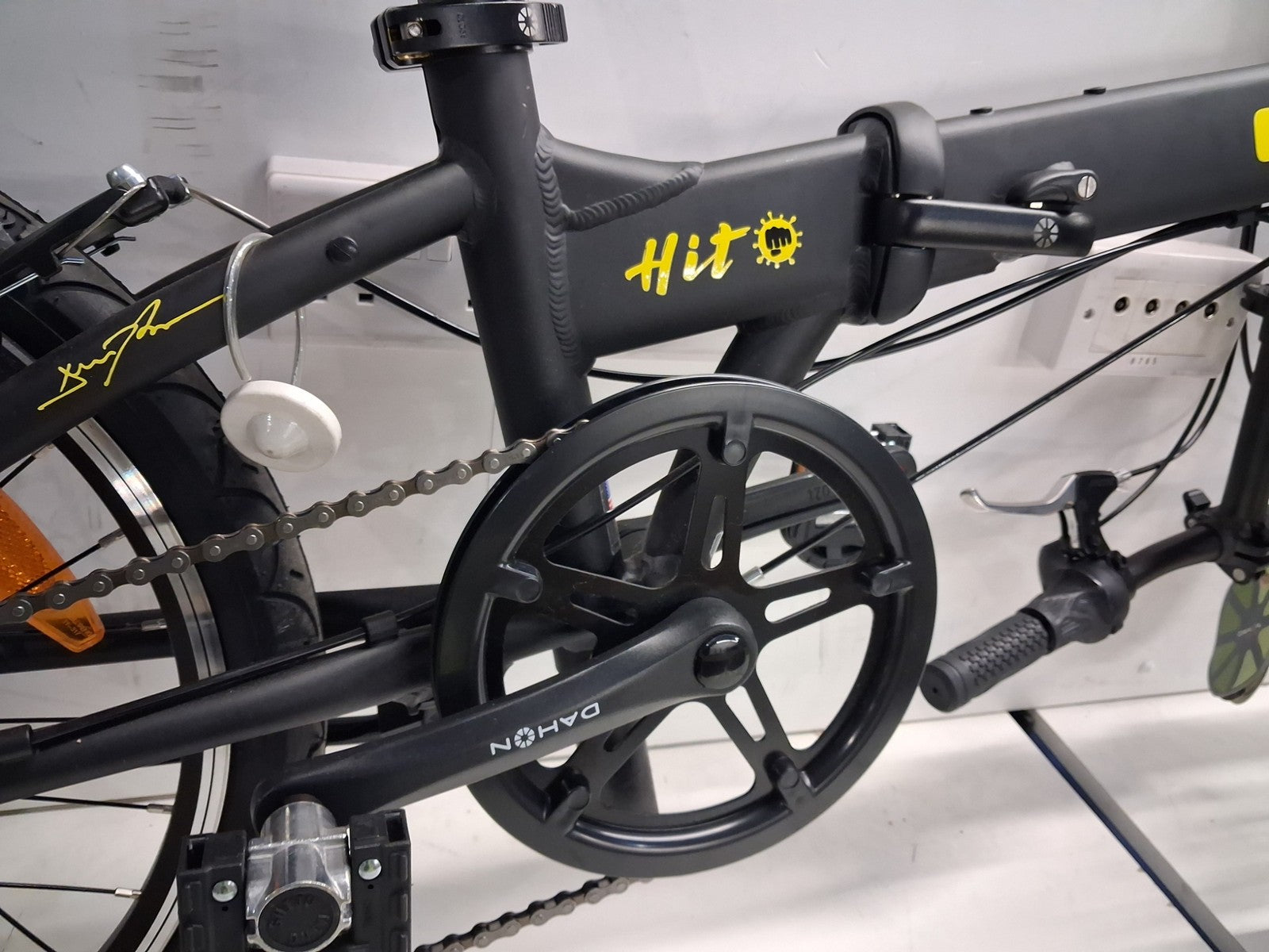 Dahon Hit 20" Wheels 11.6 kg Compact Unisex Matt Black Folding Bike {Alt Pedals}