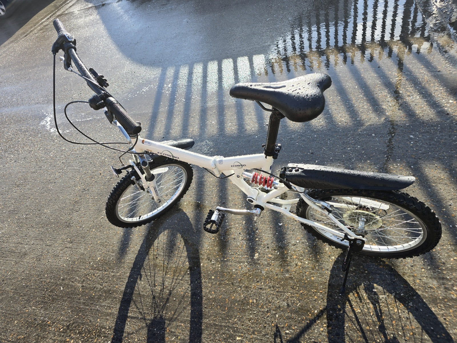Folder Bike. ECOSMO.. VERY GOODCONDITION ONLY 2 SCRAC ONLY FOR £130.CASH IN HAND