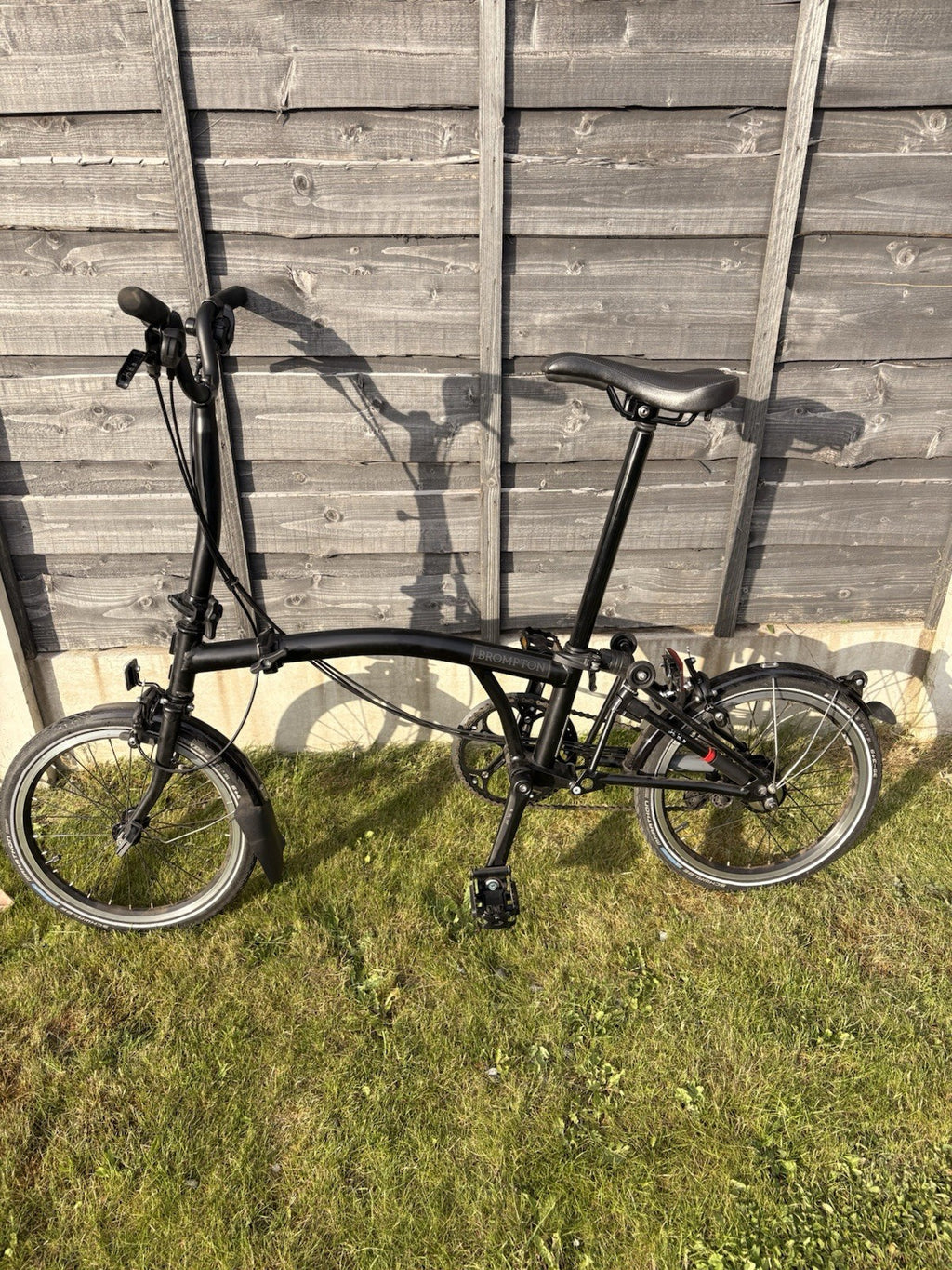 Brompton Folding Bike 16 in M Black Mudguards Rear Rack Reflectors Riser