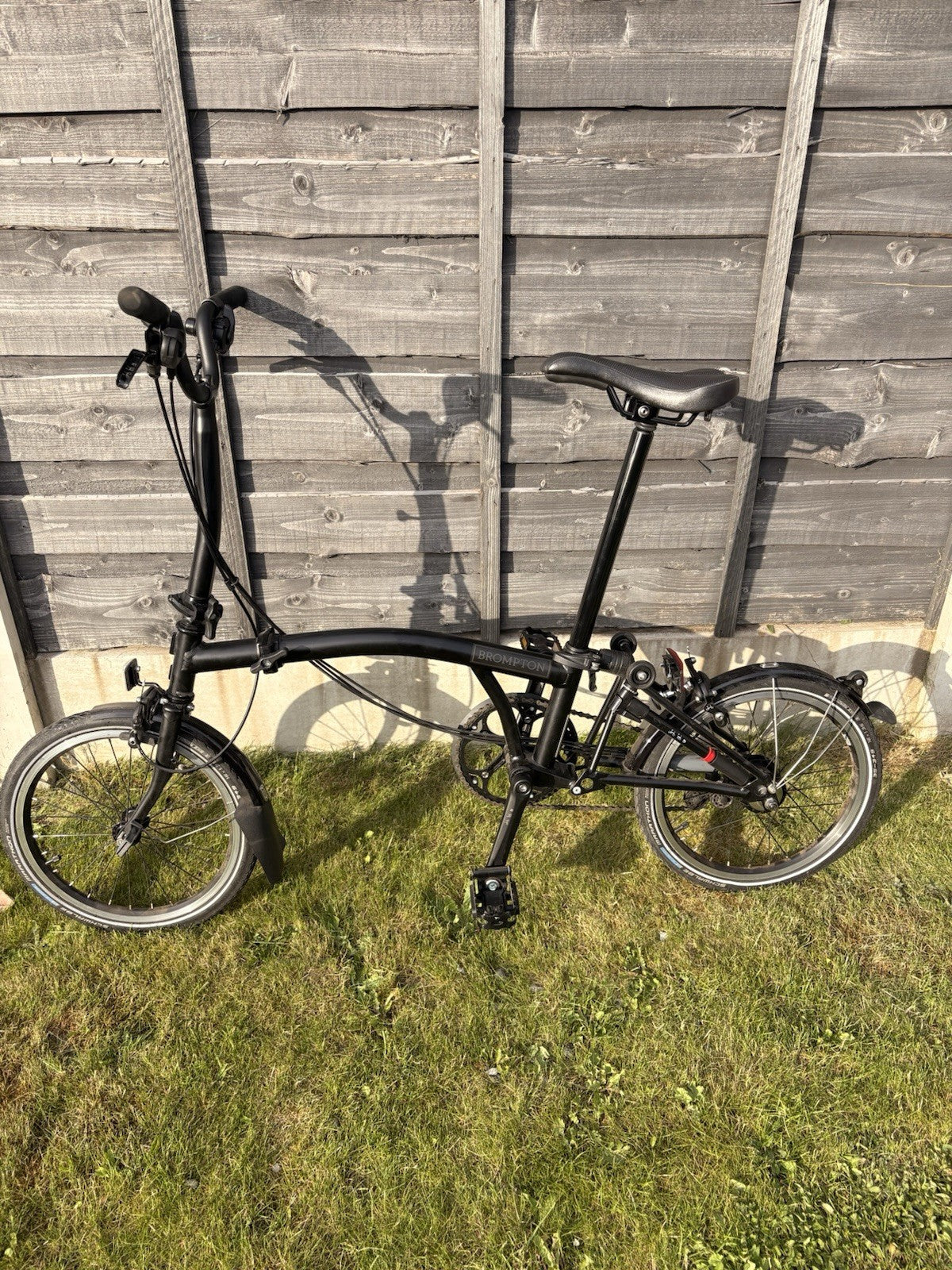Brompton Folding Bike 16 in M Black Mudguards Rear Rack Reflectors Riser
