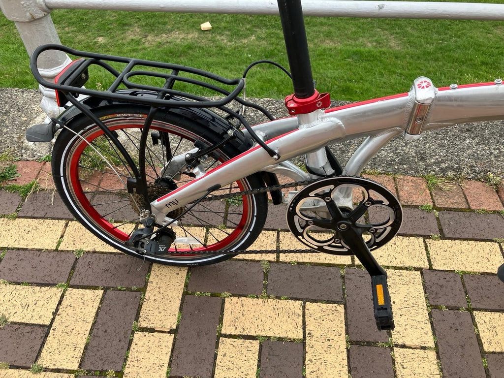 Dahon Mu P8 folding bike