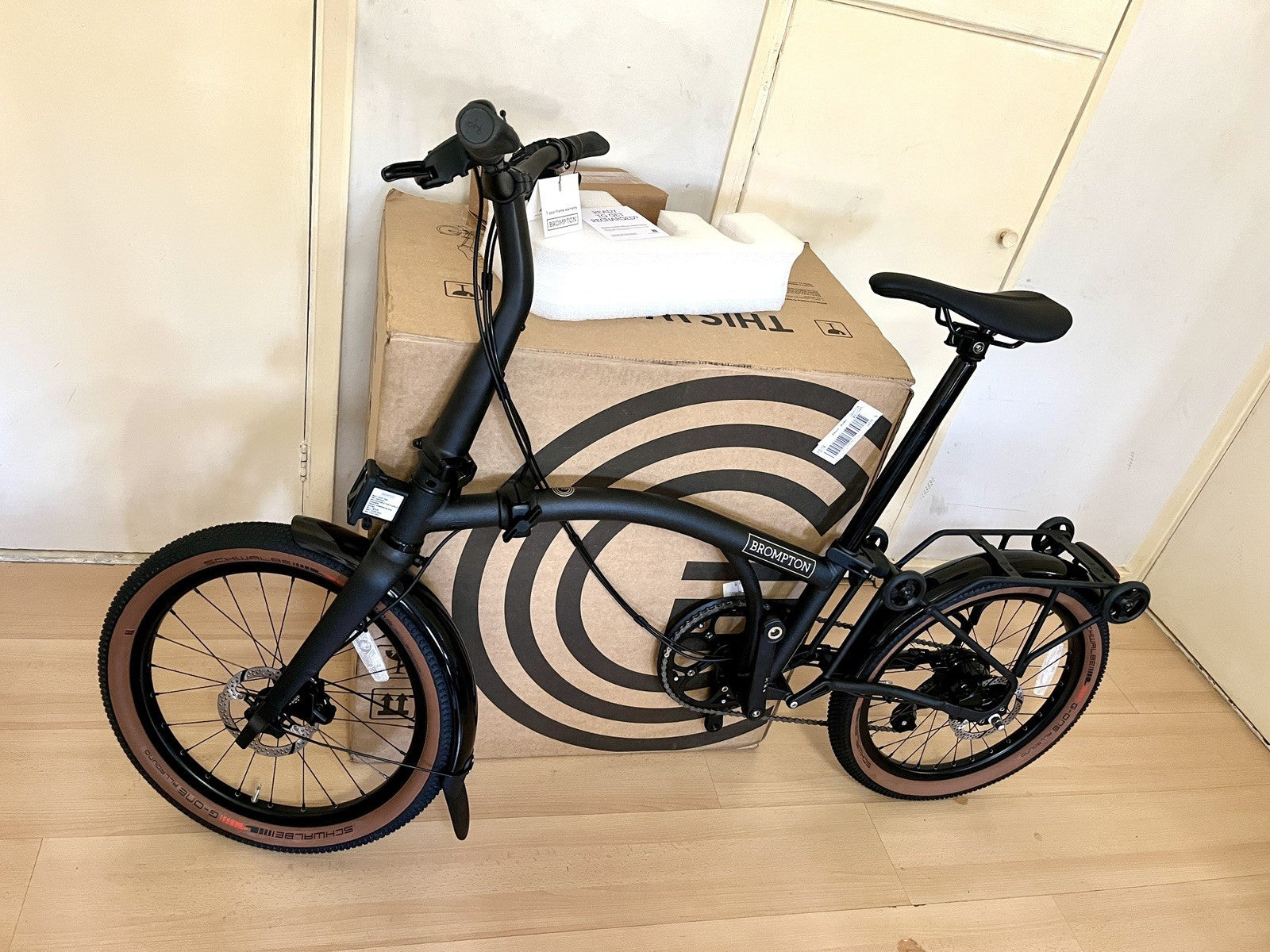 Brompton G Line 2026 with Roller Frame - 8-speed, Space Black, Medium
