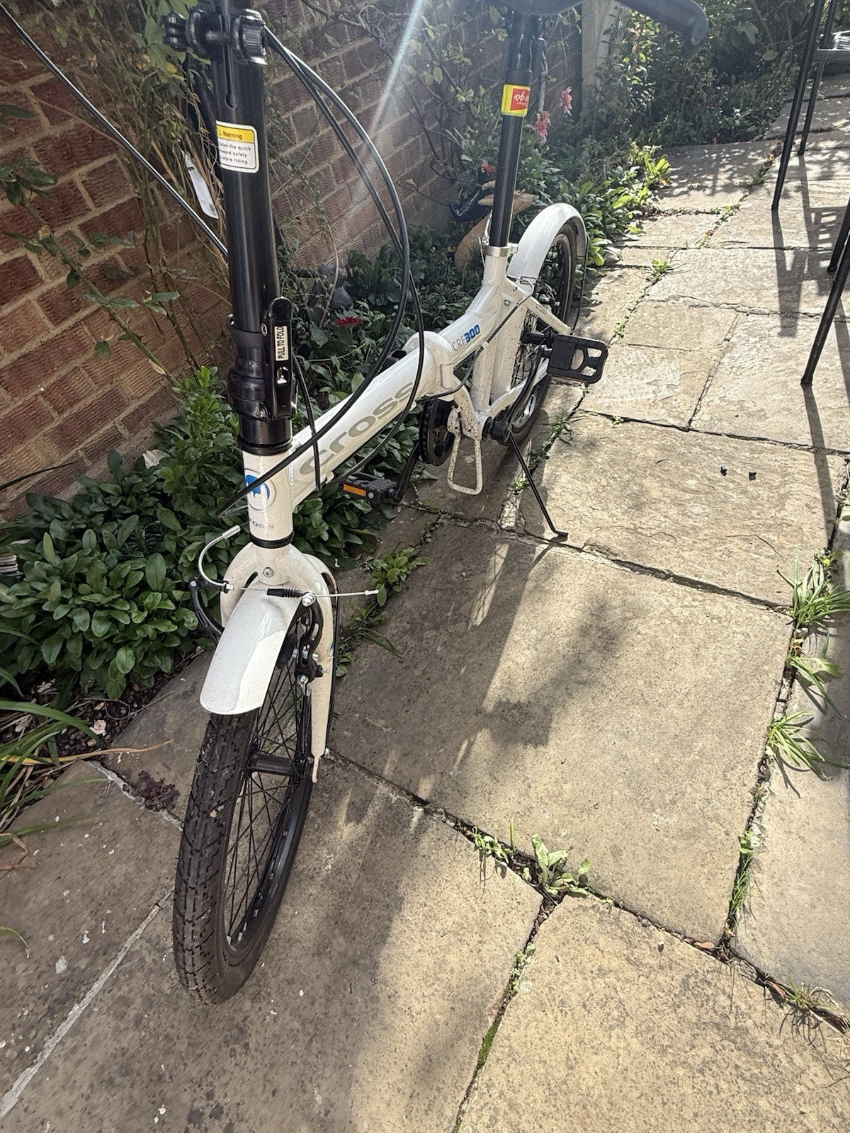 CROSS CRF 300 Folding Bike 20in 6-Speed Mudguards Kickstand White