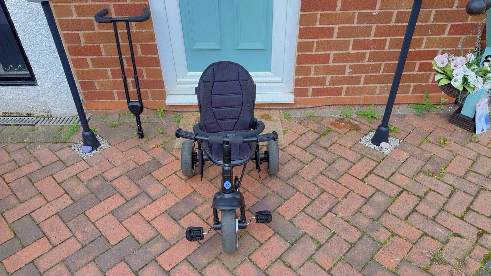 Puggle Easy Twist 6-in-1 Folding Trike with Parent Handle - Black (9M - 5Y)