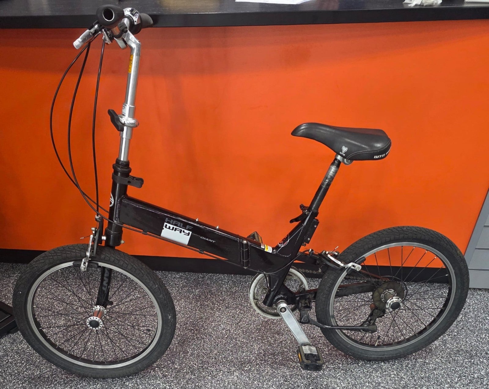 Giant Halfway Folding Bike 20'' Wheels, 7-Speed (collection only)
