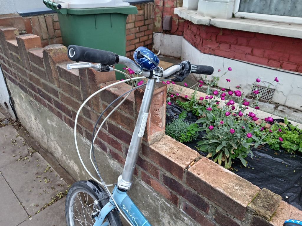 Dahon Speed D7 Folding Bike 7-Speed with extras,u-lock, pannier bag, light, bell