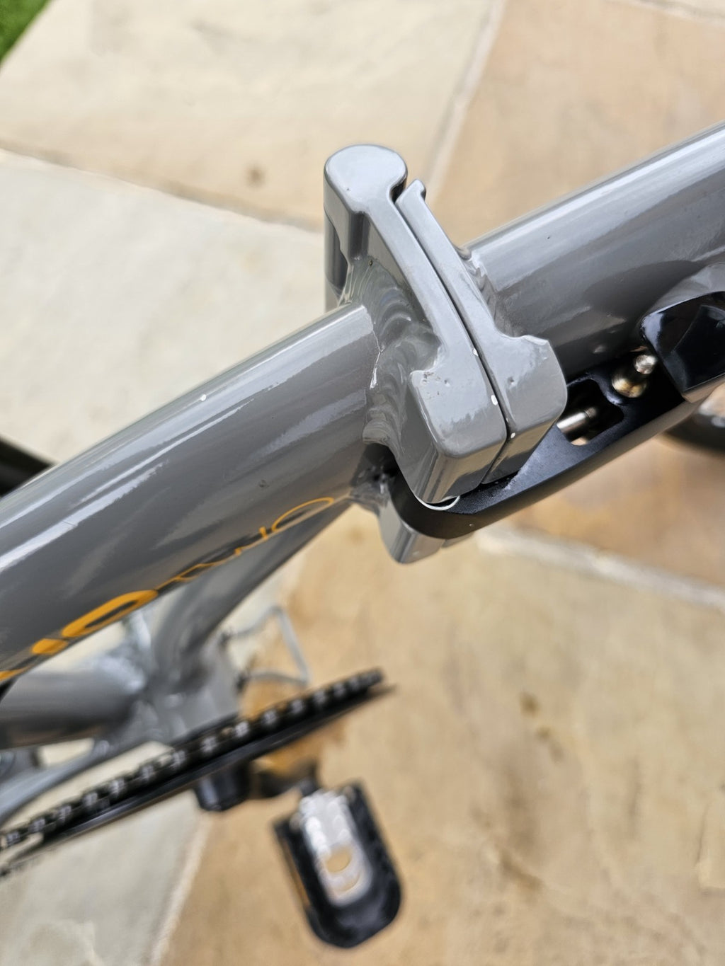 Raleigh Two Two Folding Bike 20" Aluminium Frame, 7-Speed Rear Rack Stand