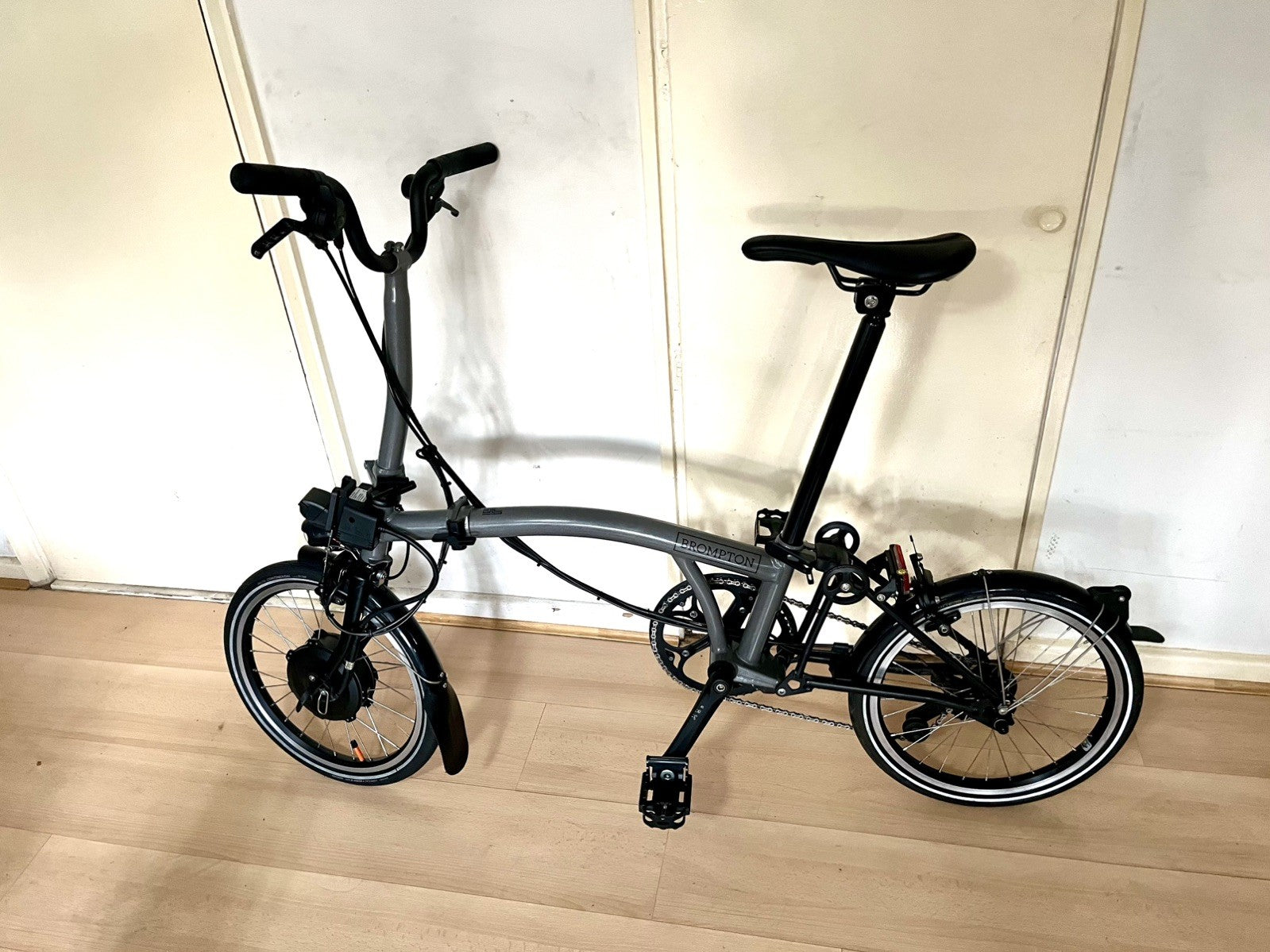 Brompton P Line 2023 4-Speed, Storm Grey, Mid Handlebar