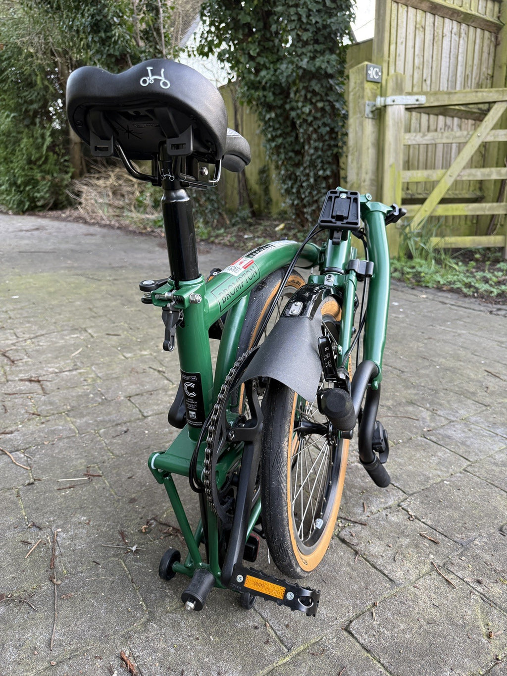 Brompton C Line (2025) – 2-Speed – M – Racing Green  – Barely ridden – Oxford