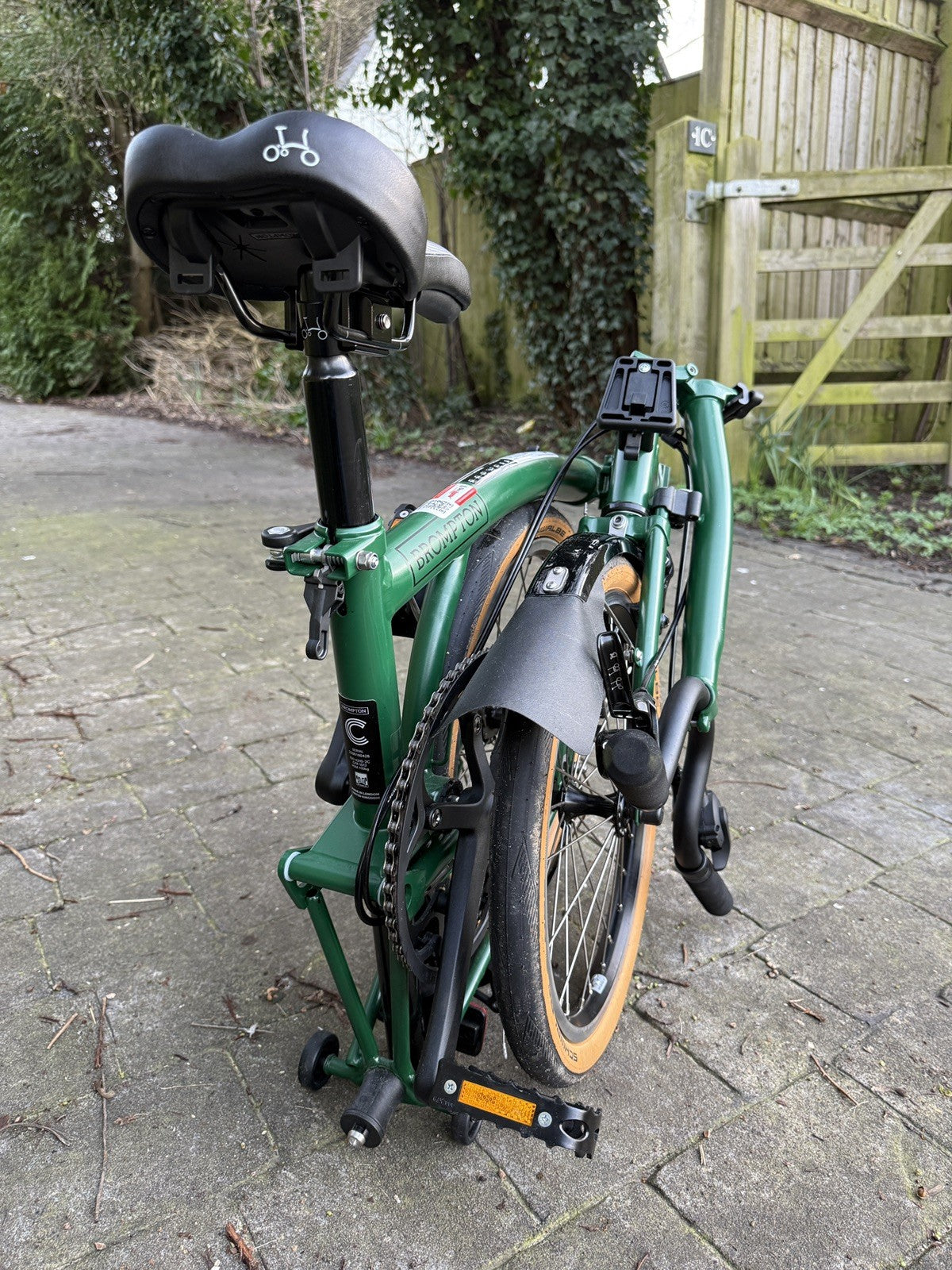 Brompton C Line (2025) – 2-Speed – M – Racing Green  – Barely ridden – Oxford