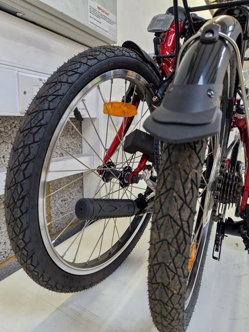 Dahon Vybe D7 Folding Bike 20in Aluminium 7 Speed Commuter - Red (Used/Scuffs)