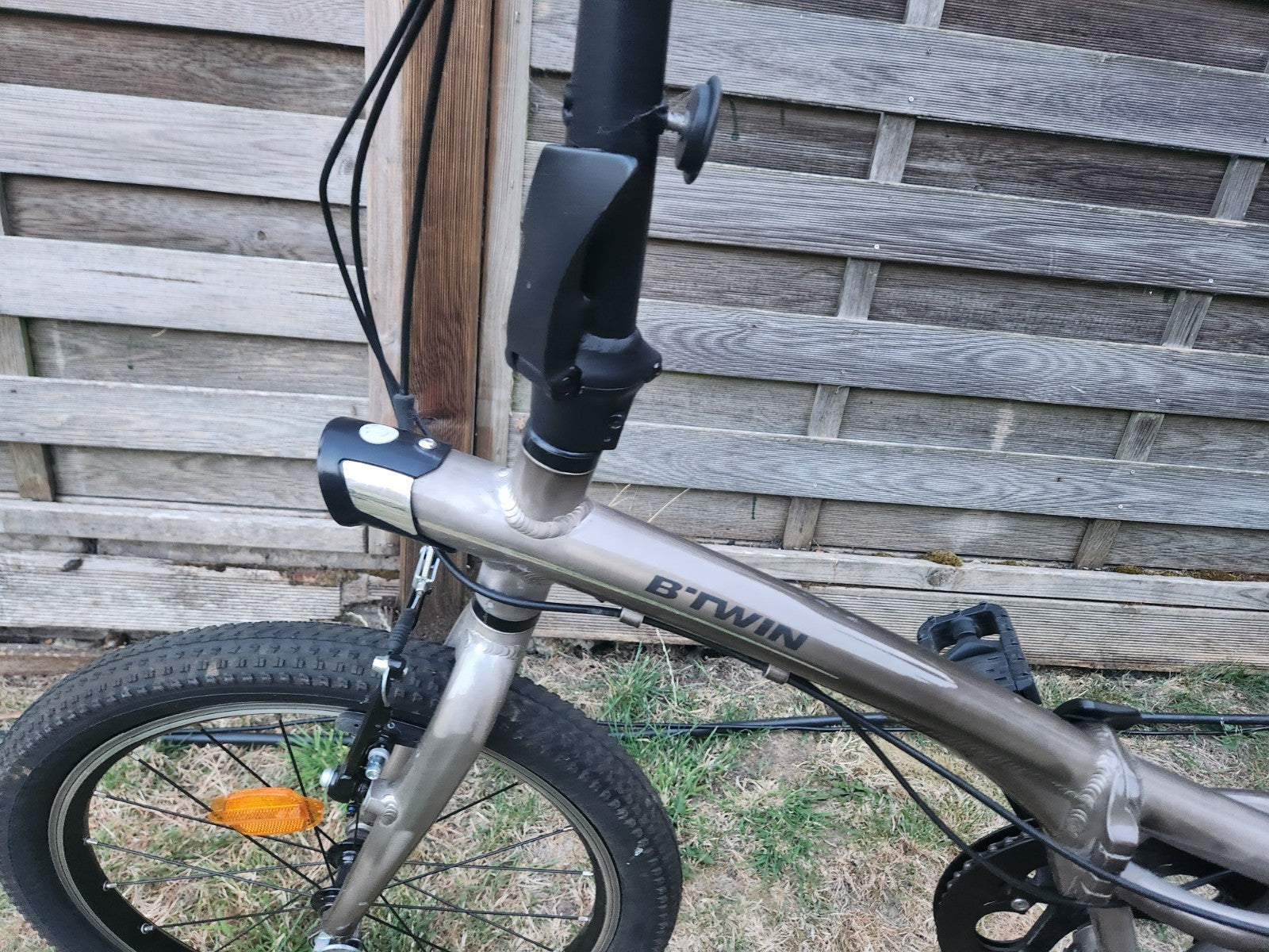 Btwin Tilt 900 Folding Bike 9 Speed Lightweight.
