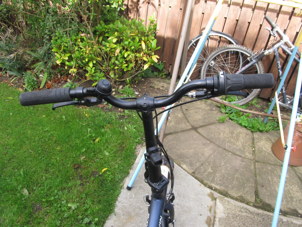 BIKE - FOLDING BIKE - 20 " WHEELS  - UNISEX - VERY GOOD CONDITION