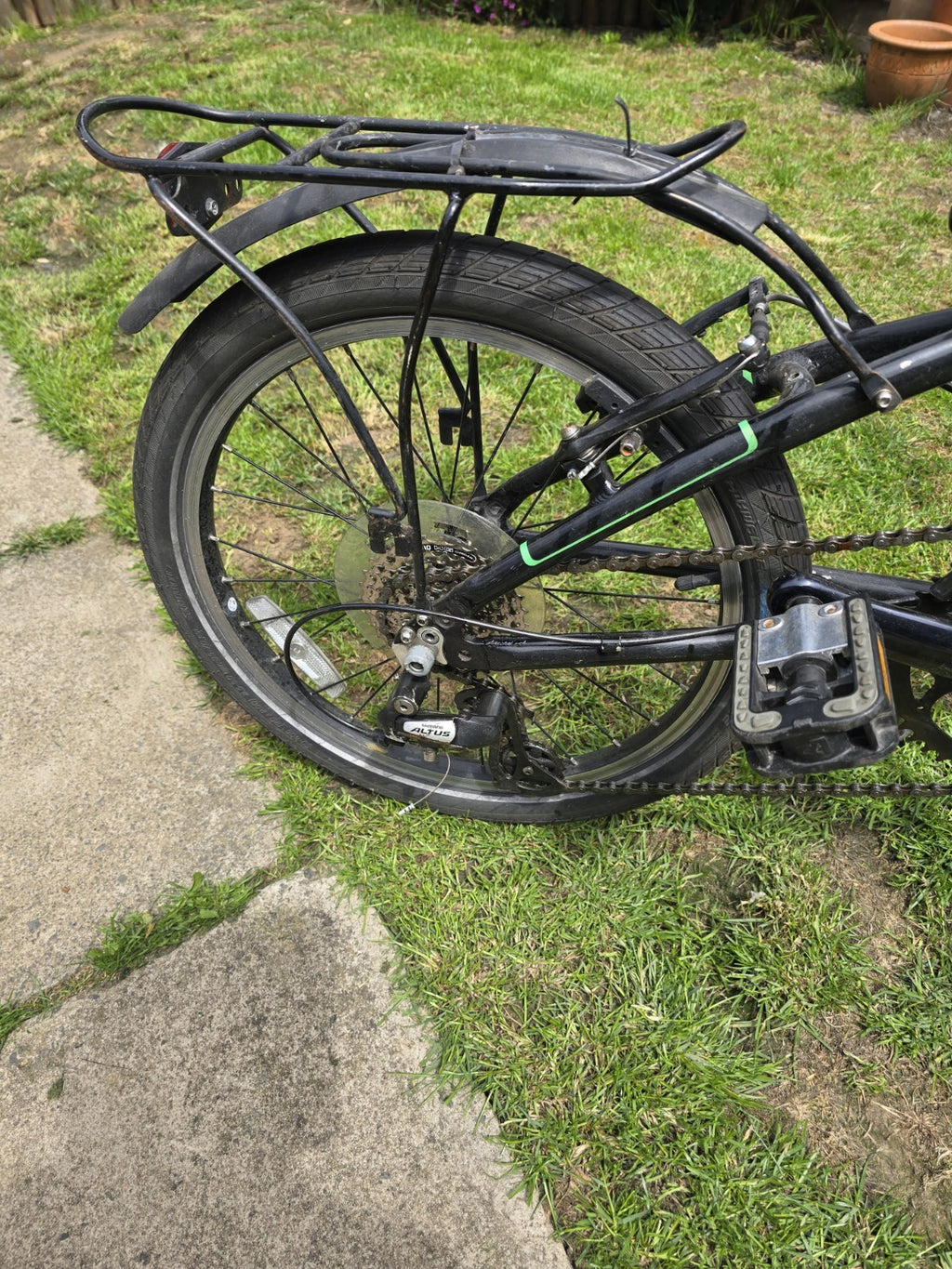 DAHON Vitesse D8 Folding bike, 8 Speed,Black,Rideable, need some minor repairs