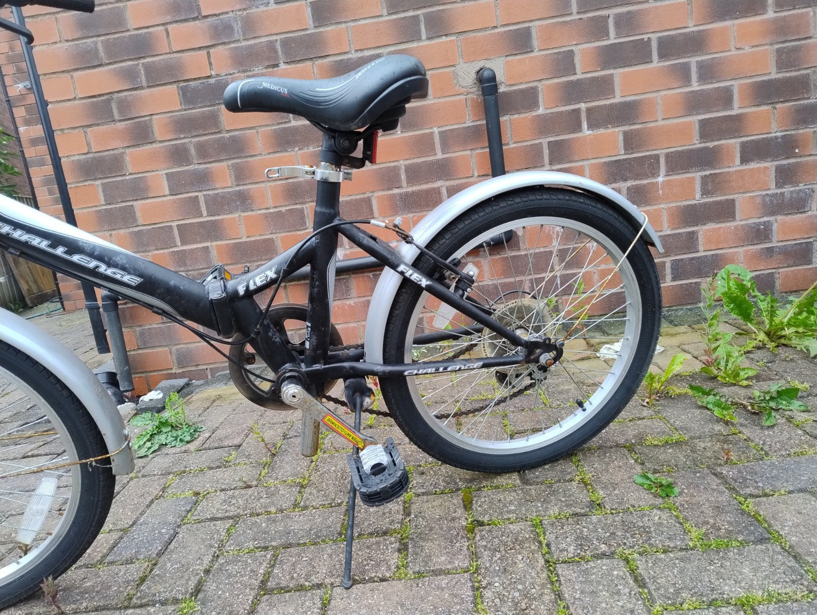 Challenge Flex Folding Bike 20in Wheel 6 Speed BMX Bar Grip Chain Appears Broken