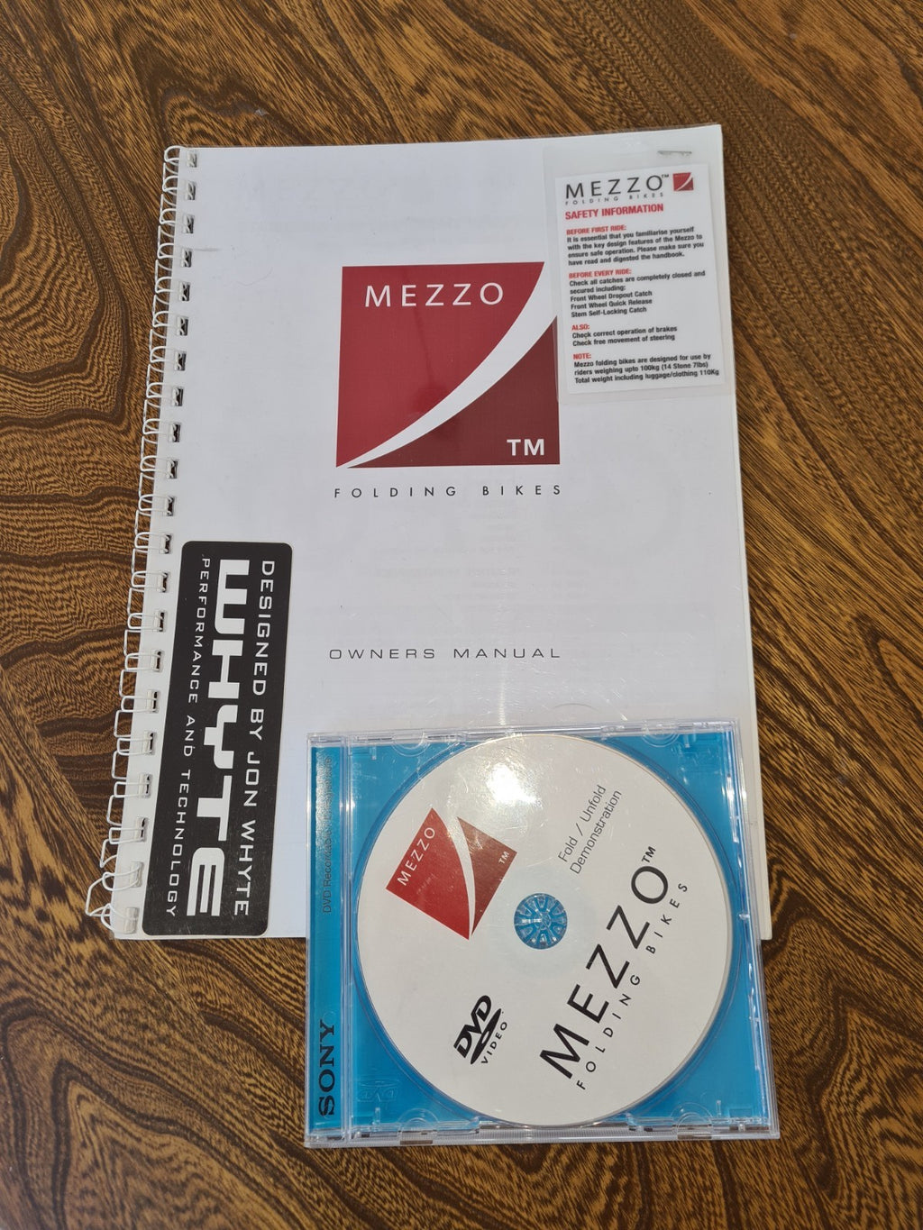 Mezzo D9 Folding Bike with commuter bag