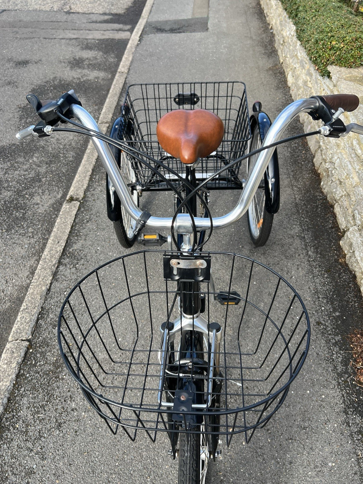 Jorvik folding adult tricycle, 24", 6-speed, black, with front and rear baskets