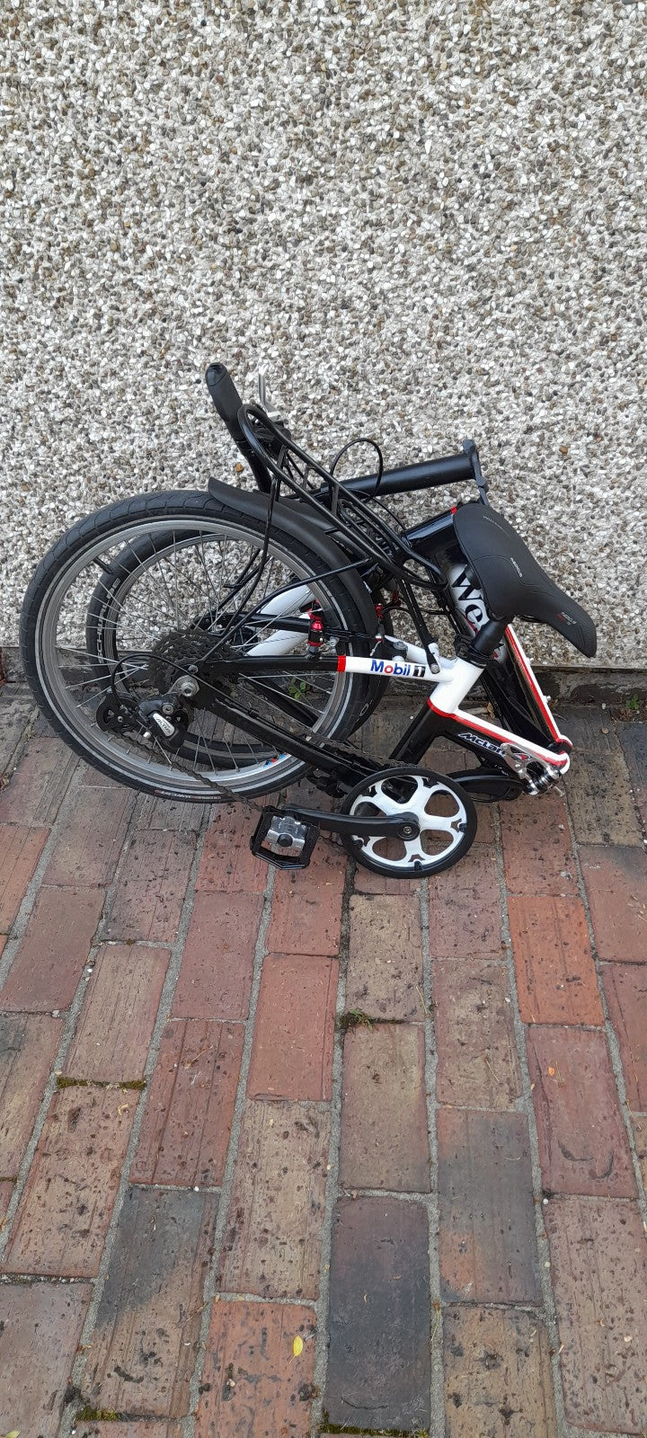 Oyama folding bike, 20 inch wheels, 8 speed.