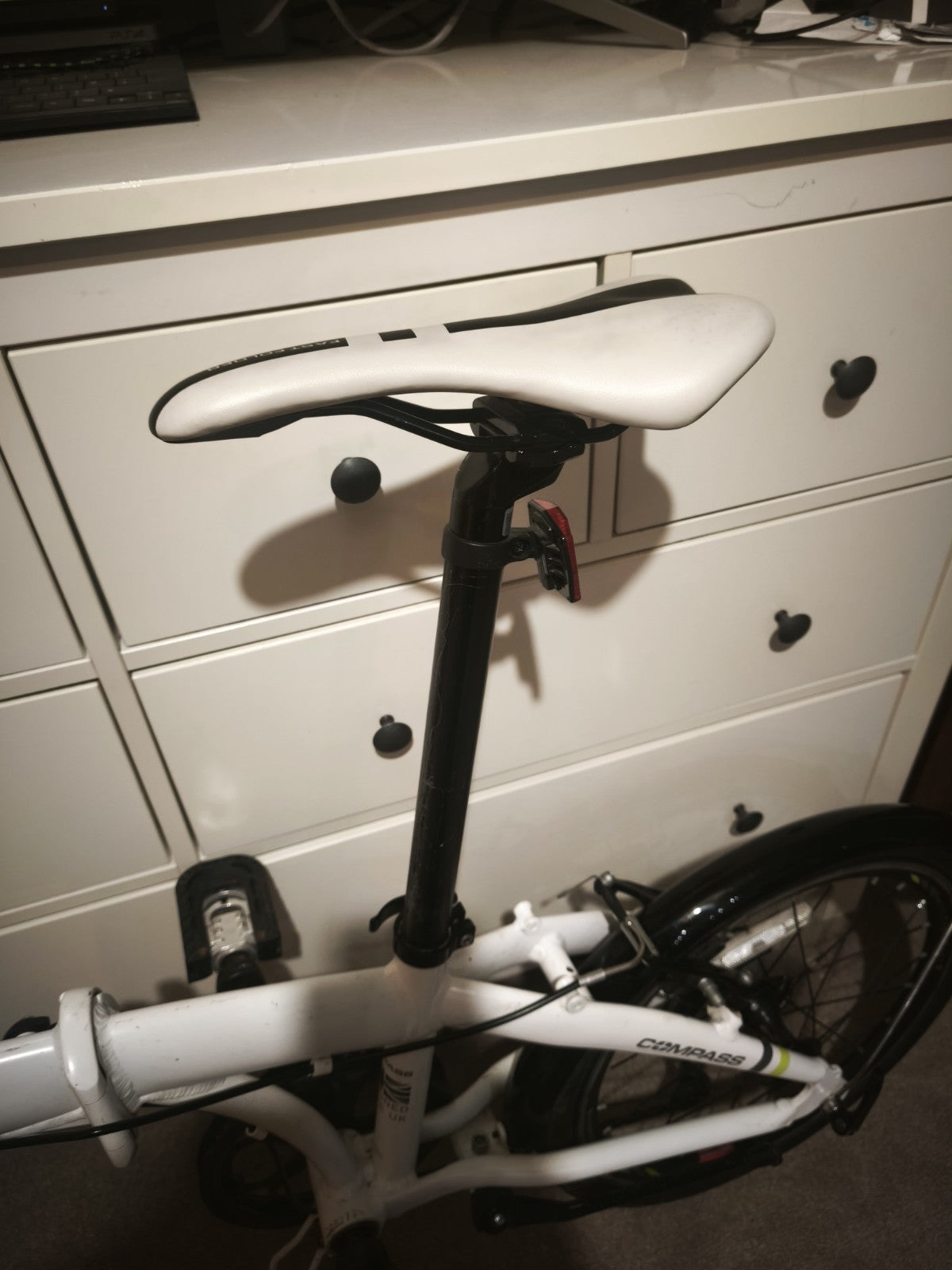 Compass Folding Bicycle – Ideal for Commuting & Storage – White/Black With Bag