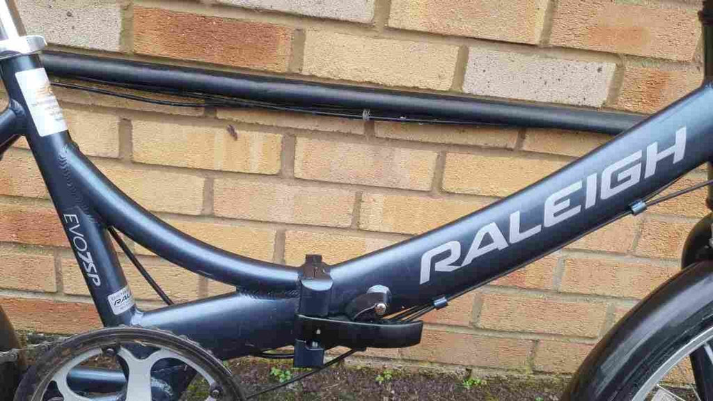 Lightweight Aluminium Raleigh Evo7SP Folding Bike is in excellent condition