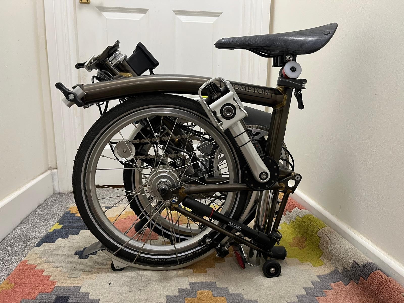 Brompton C Line Mk5, 3-Speed, Mid Handlebars + Swytch Kit – Black, Bare
