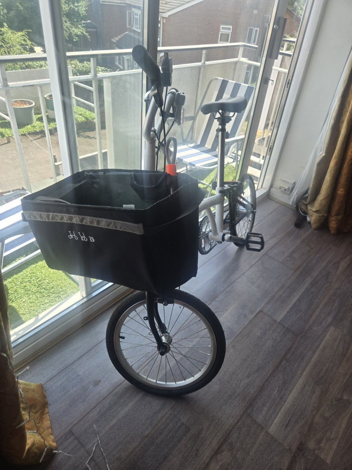 White A-Line Brompton folding Bike (with basket and lock included)