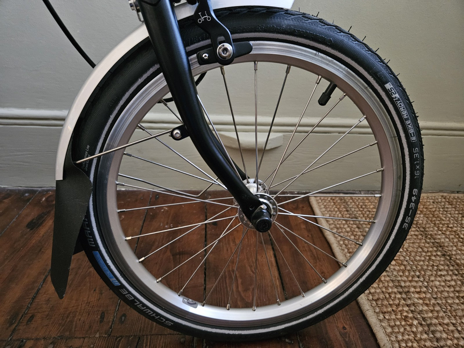 2021 Brompton M3L 3-Speed Folding Bike – Black – Exceptionally Lightly Used