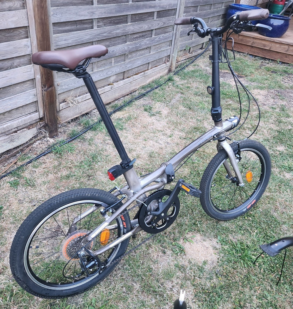 Btwin Tilt 900 Folding Bike 9 Speed Lightweight.