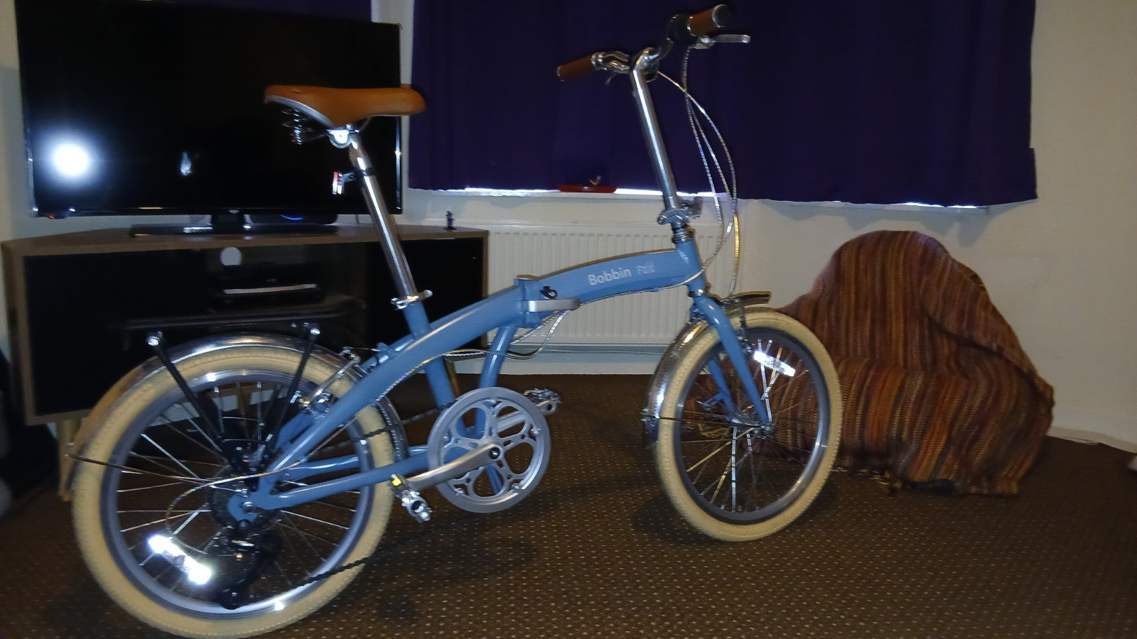 Foldable Bobbin Bike with 20 inch wheels in Metalic Blue