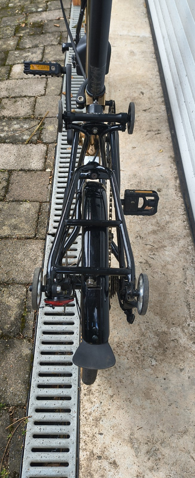 Avro Folding Bike, 16'' Wheels, 9 Speed, Disc Brakes. Alternative To a Brompton.
