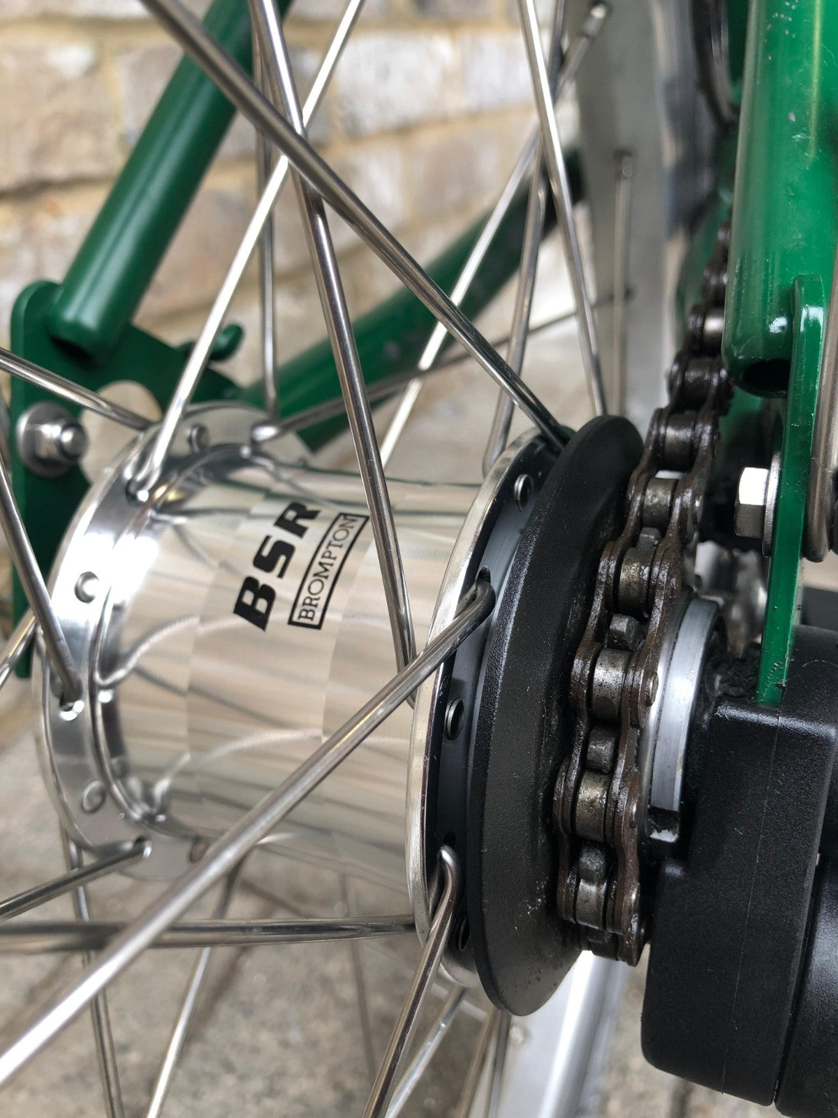 Brompton Racing Green 3 Speed Mid M3L - WORLDWIDE DELIVERY