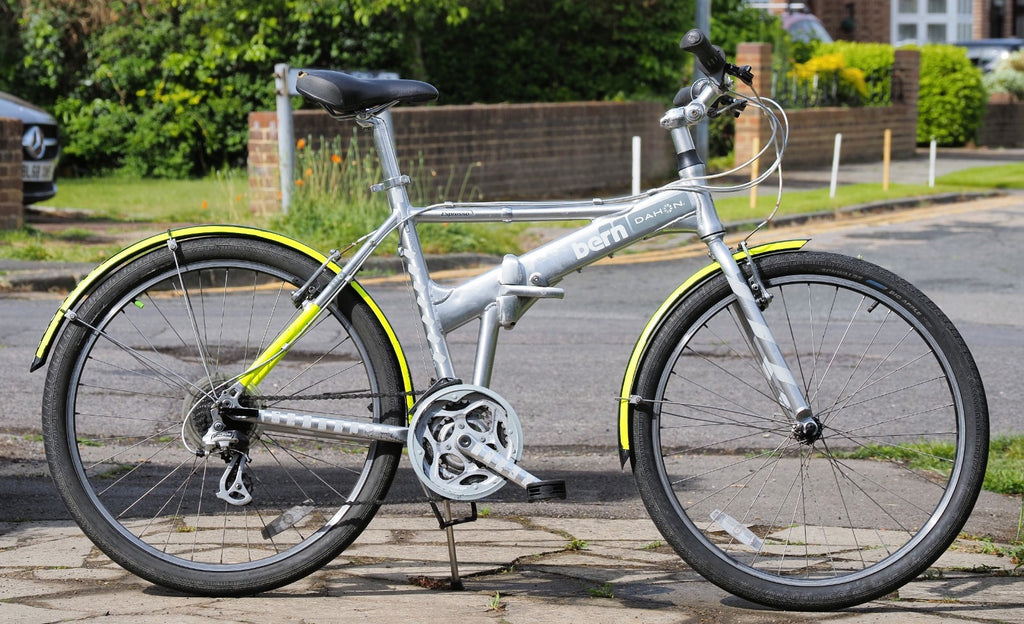 Dahon Espresso Folding Bike: 26" Wheels, mudguards,  Hi-Viz extras