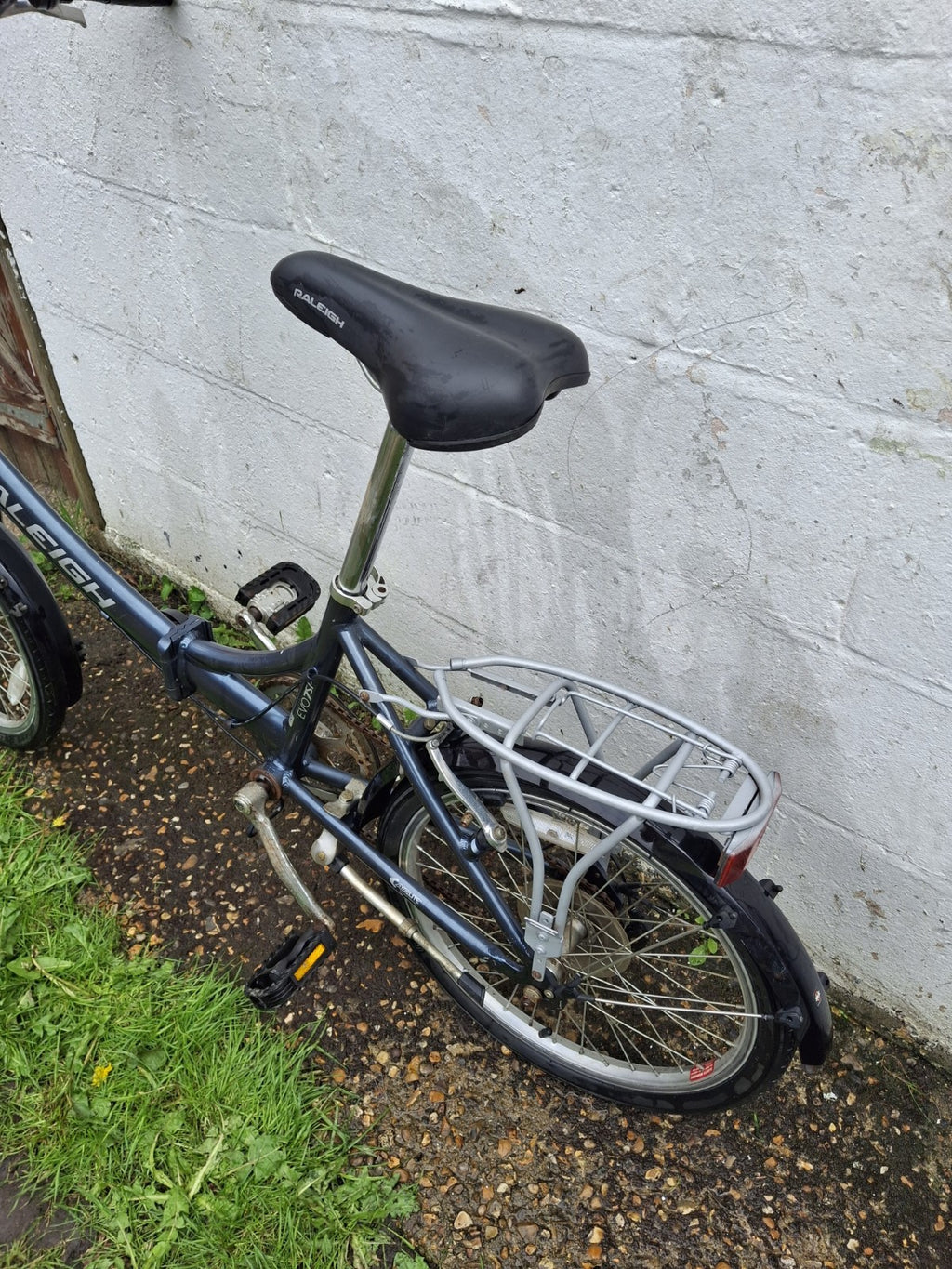 Raleigh EVO 7SP Folding Bike, Aluminum Frame, 20" Wheels, 7 Speed with Revo Grip