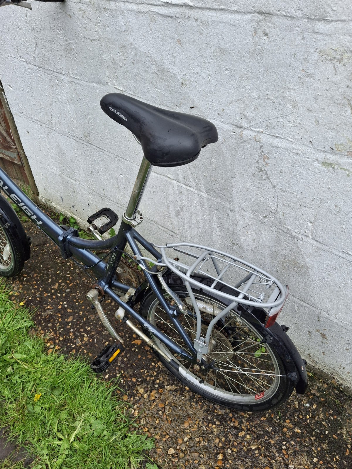 Raleigh EVO 7SP Folding Bike, Aluminum Frame, 20" Wheels, 7 Speed with Revo Grip