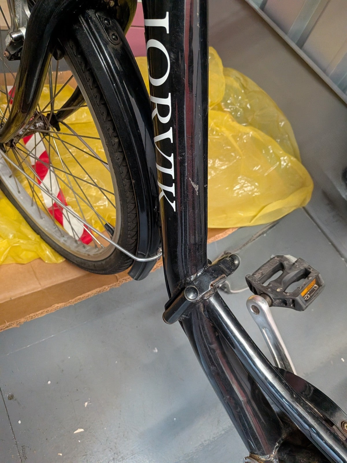 Jorvik Adult folding Trike 26-inch Wheels 6-Speed Two Baskets Black. Serviced.