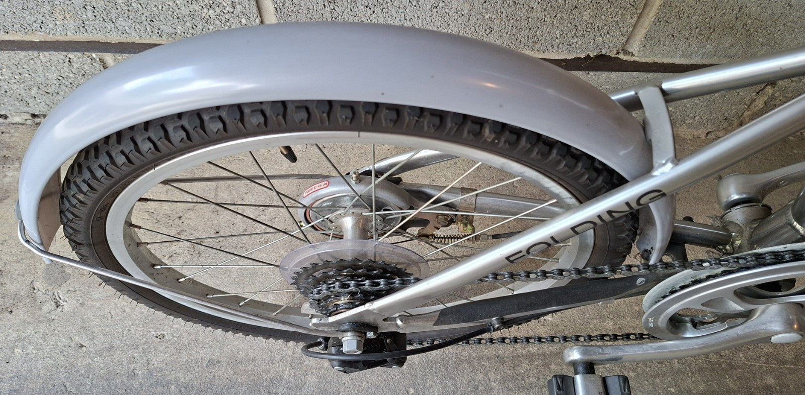 GIANT HALFWAY FOLDING BIKE – 6 Speed, 20" Wheels - Lightweight Aluminium Frame