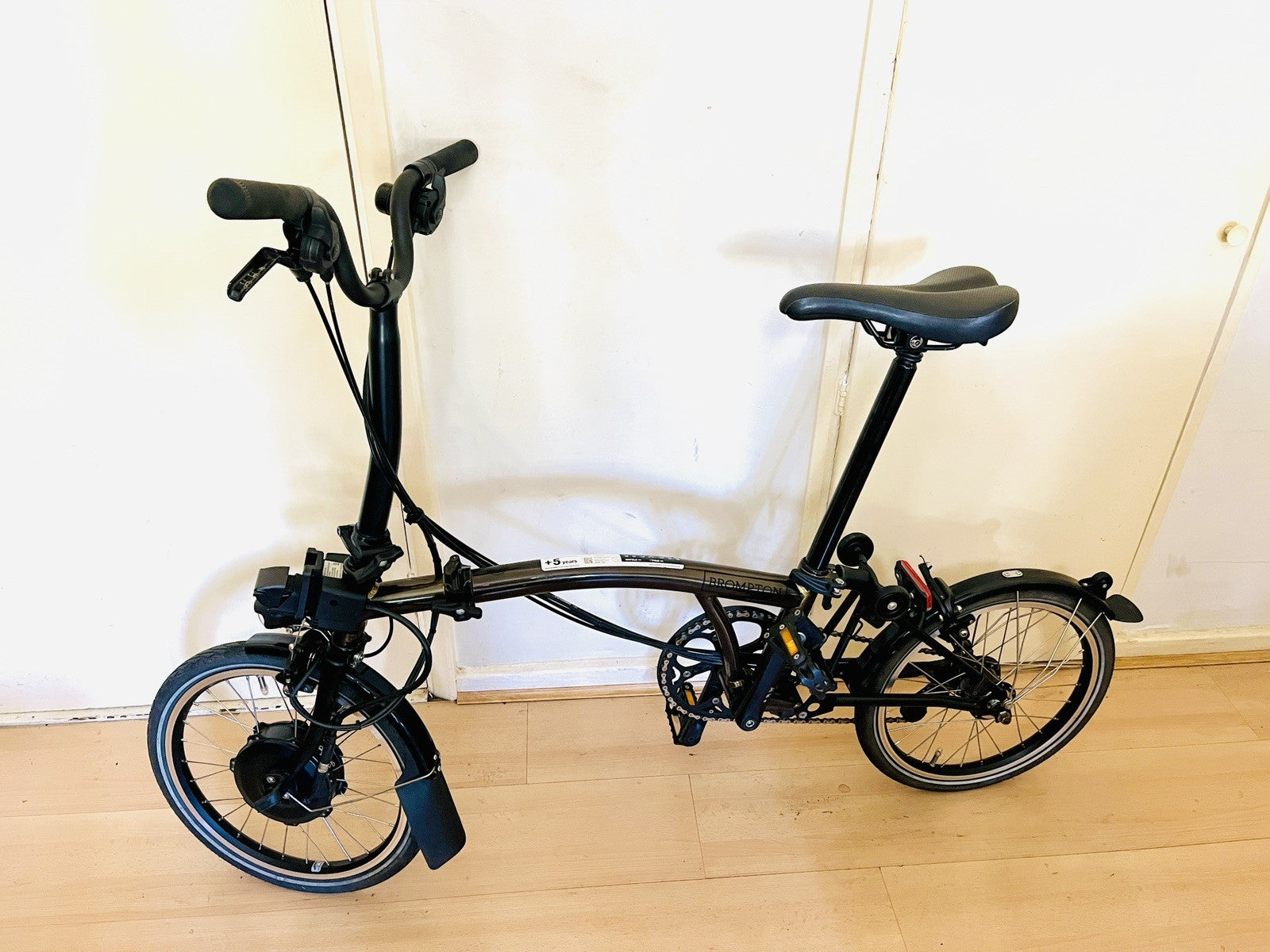 Brompton C Line Explore, 6-Speed, Black Lacquer, Black Ed, Mid Handlebar