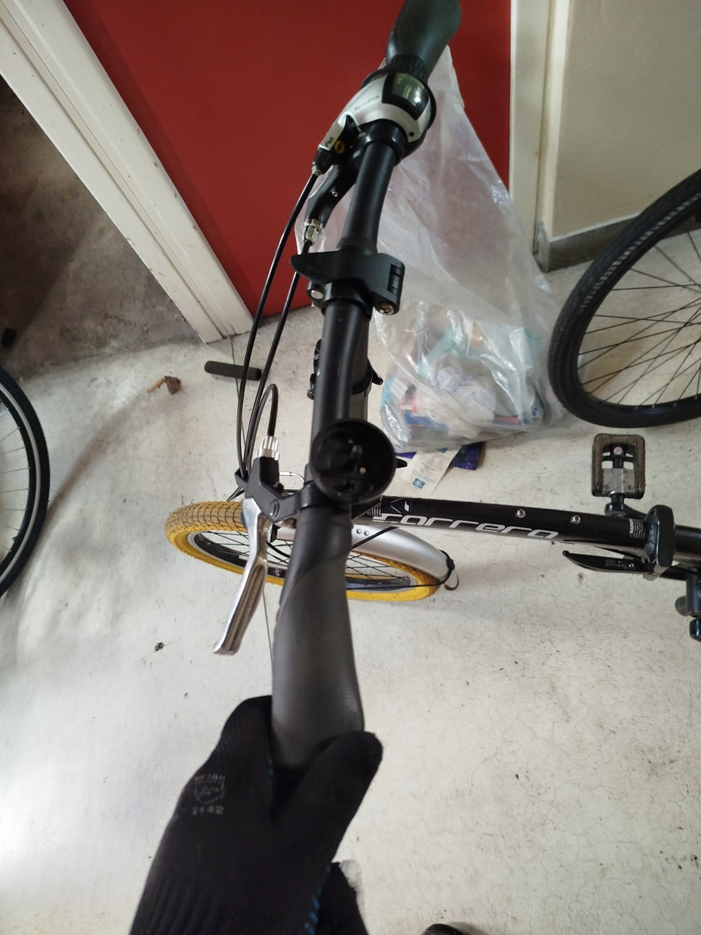 Carrera Intercity Folding Bike - 20" Wheels - 8 Speed Shimano - Black