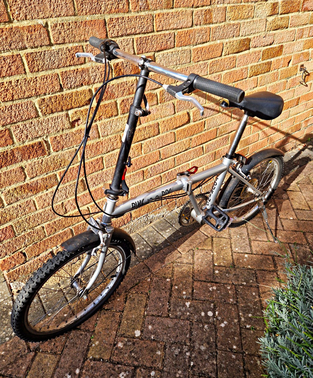 BULL DOG Touring 20in Silver Folding Bike 6-Speed Shimano RevoShift Steel