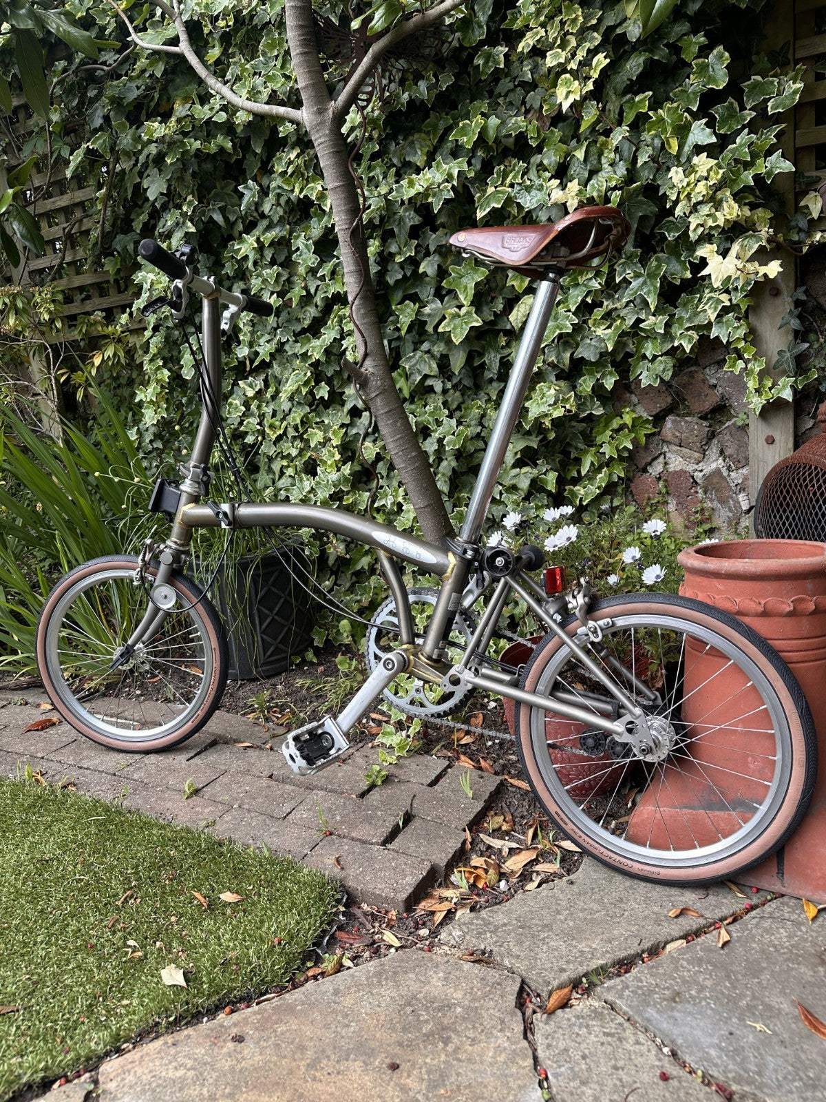 Brompton Superlight S2L-X, 2-speed, S-type flat bars, titanium fork and rear tri