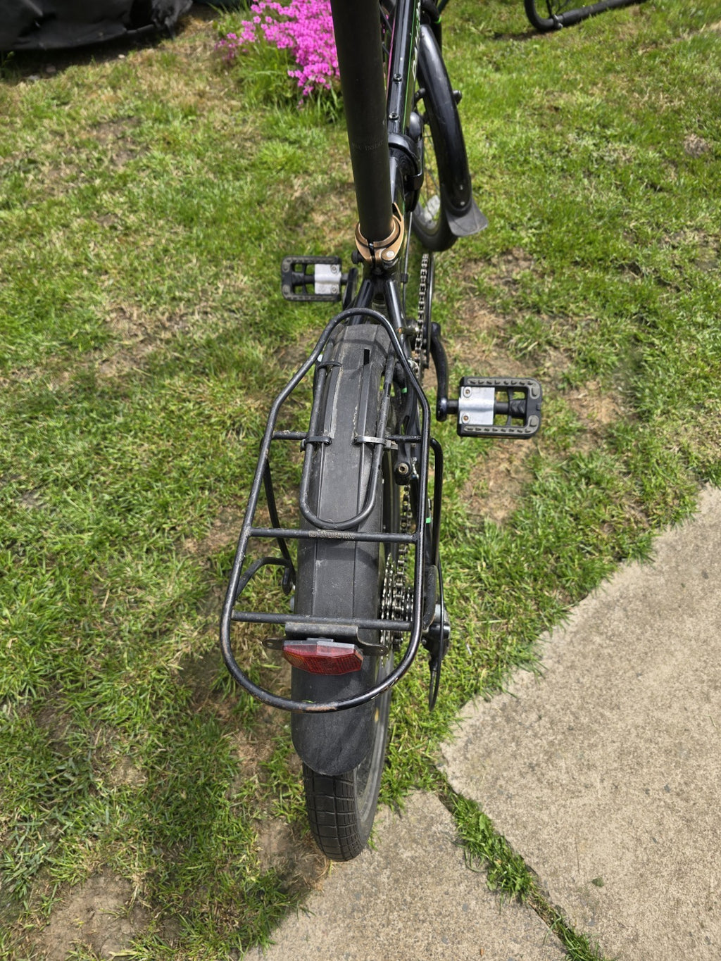 DAHON Vitesse D8 Folding bike, 8 Speed,Black,Rideable, need some minor repairs