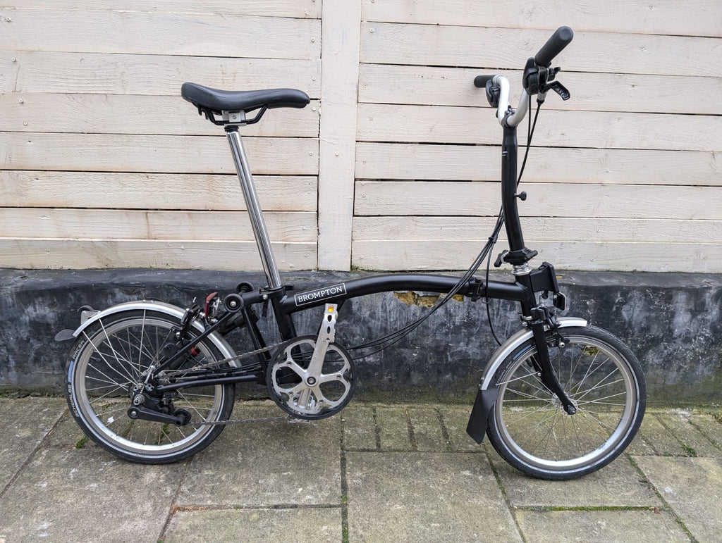 Brompton C Line mid 6 Speed M6L Folding bicycle in Black -used recently serviced