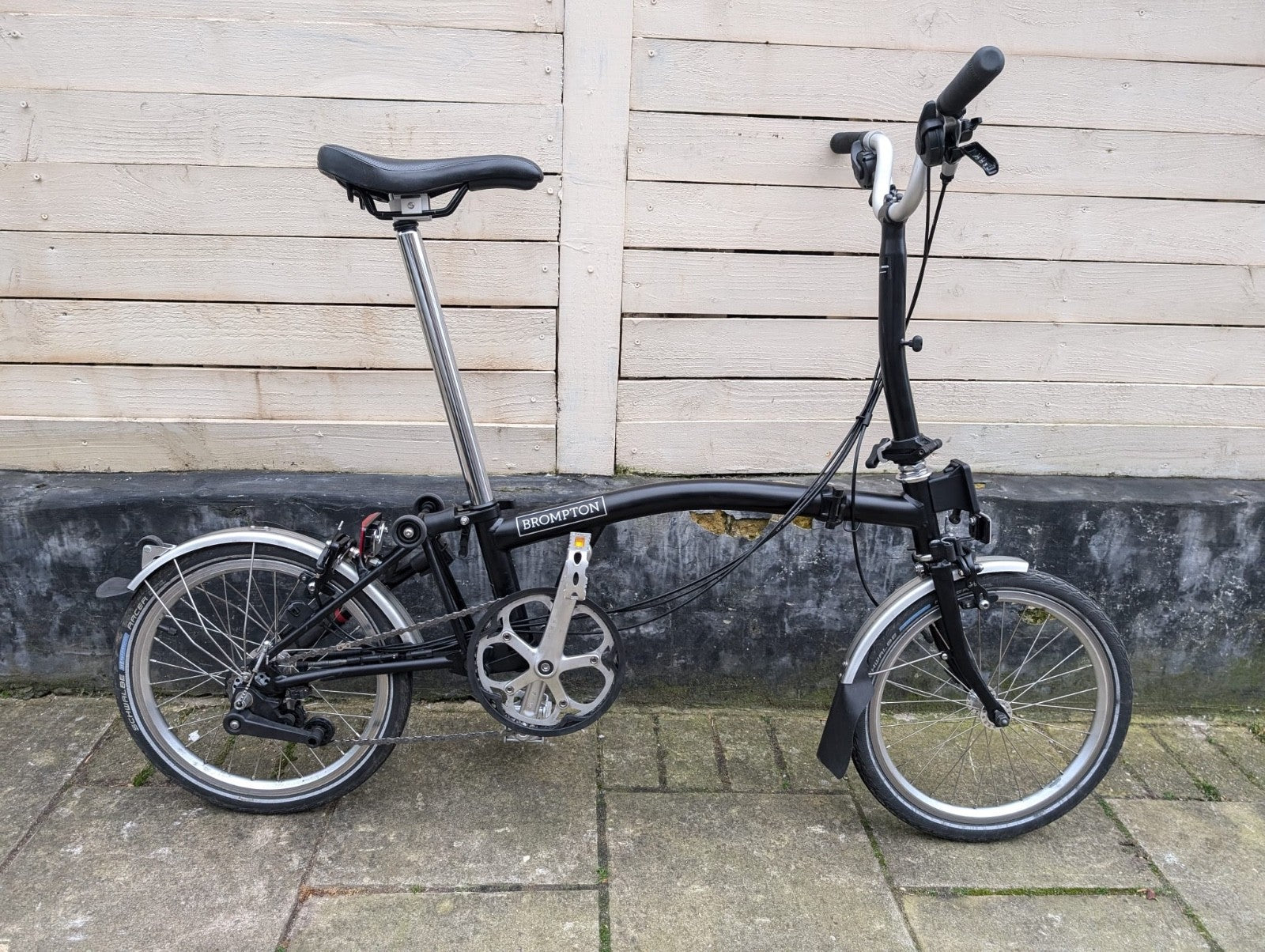 Brompton C Line mid 6 Speed M6L Folding bicycle in Black -used recently serviced