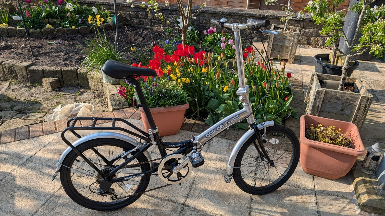 Apollo Transition folding bike, little used, ideal caravan/canal boat/camping