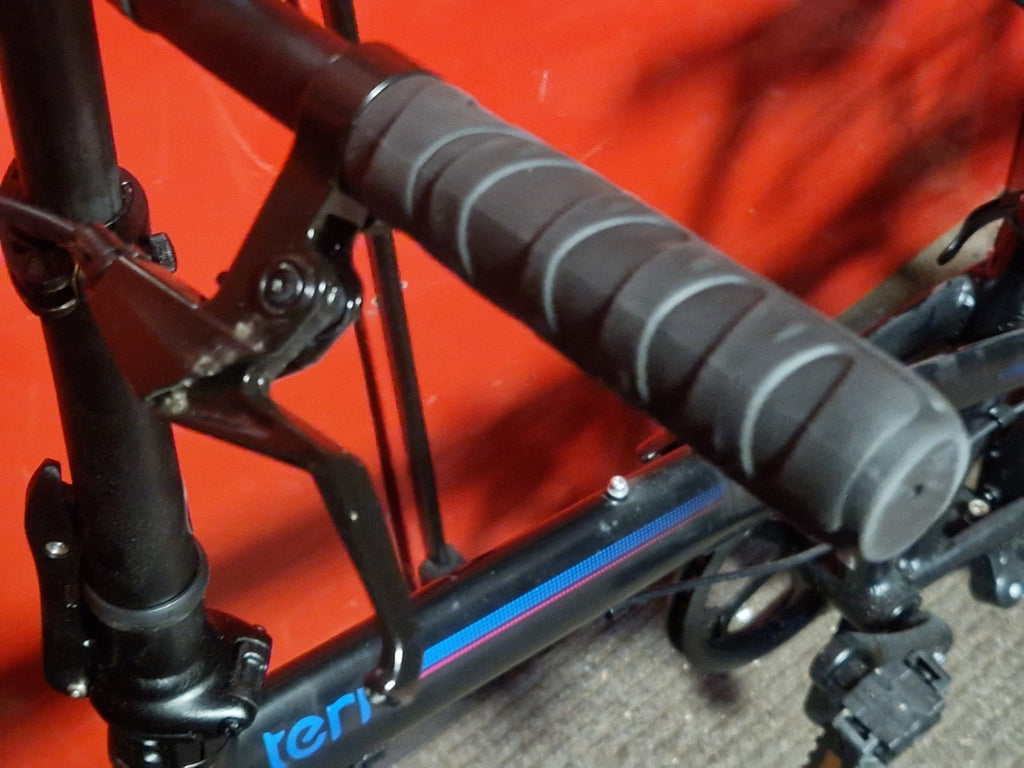 Tern Link B8 Folding Bike - Easy to Fold and Store, Ideal for Public Transport